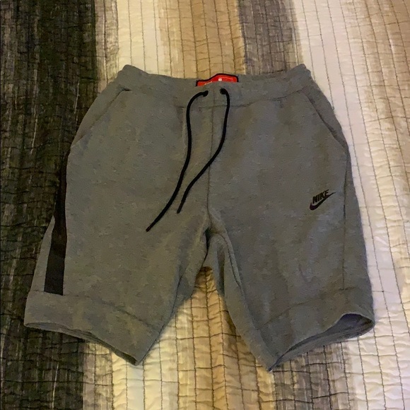 nike tech shorts mens